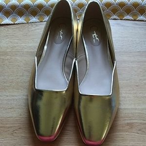 Brand New CCOMFORT Golden Flat Shoes